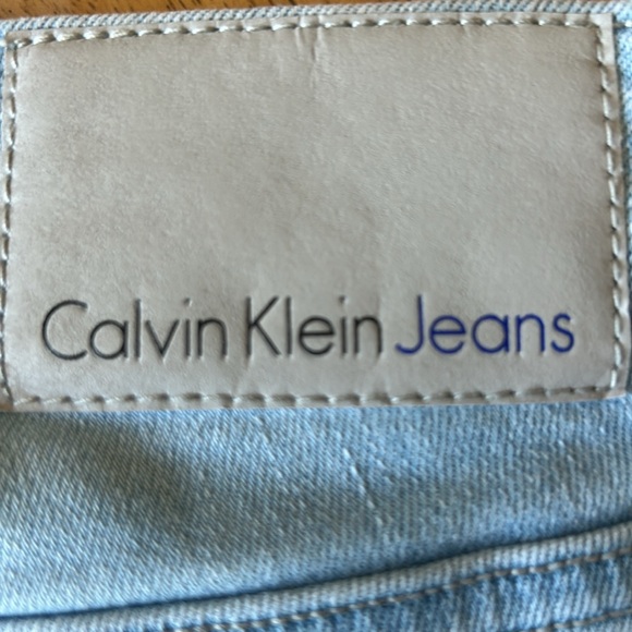 Calvin Klein Jean shorts only worn once size 6 - Picture 3 of 4